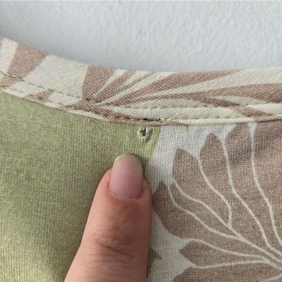 ST. John Collection Floral Print T-shirt NWOT - Picture 6 of 6